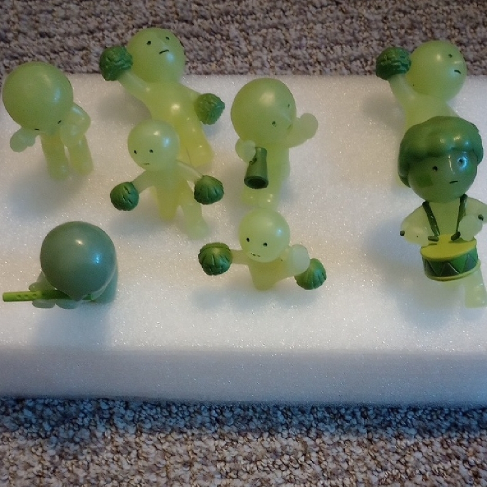 Smiski 8 Pc.ippers Sonny Angel Recorative Q Mini Figures *Glow In The Dark*LOOK